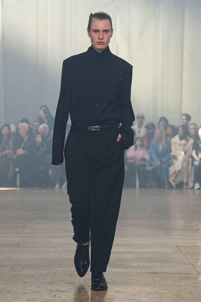 Look 10
